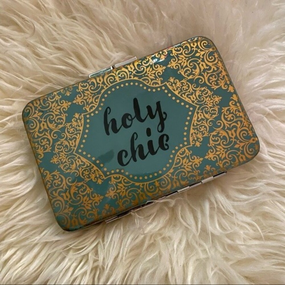 Holy Chic Bundle - Picture 4 of 7